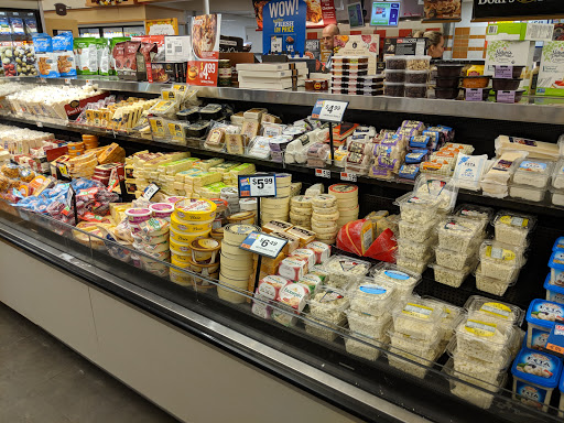 Grocery Store «Stop & Shop», reviews and photos, 105 Alewife Brook Pkwy, Somerville, MA 02144, USA