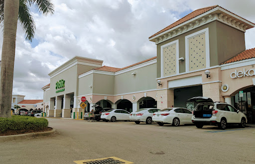 Supermarket «Publix Super Market at Kendall Town & Country», reviews and photos, 8250 Mills Dr, Miami, FL 33183, USA