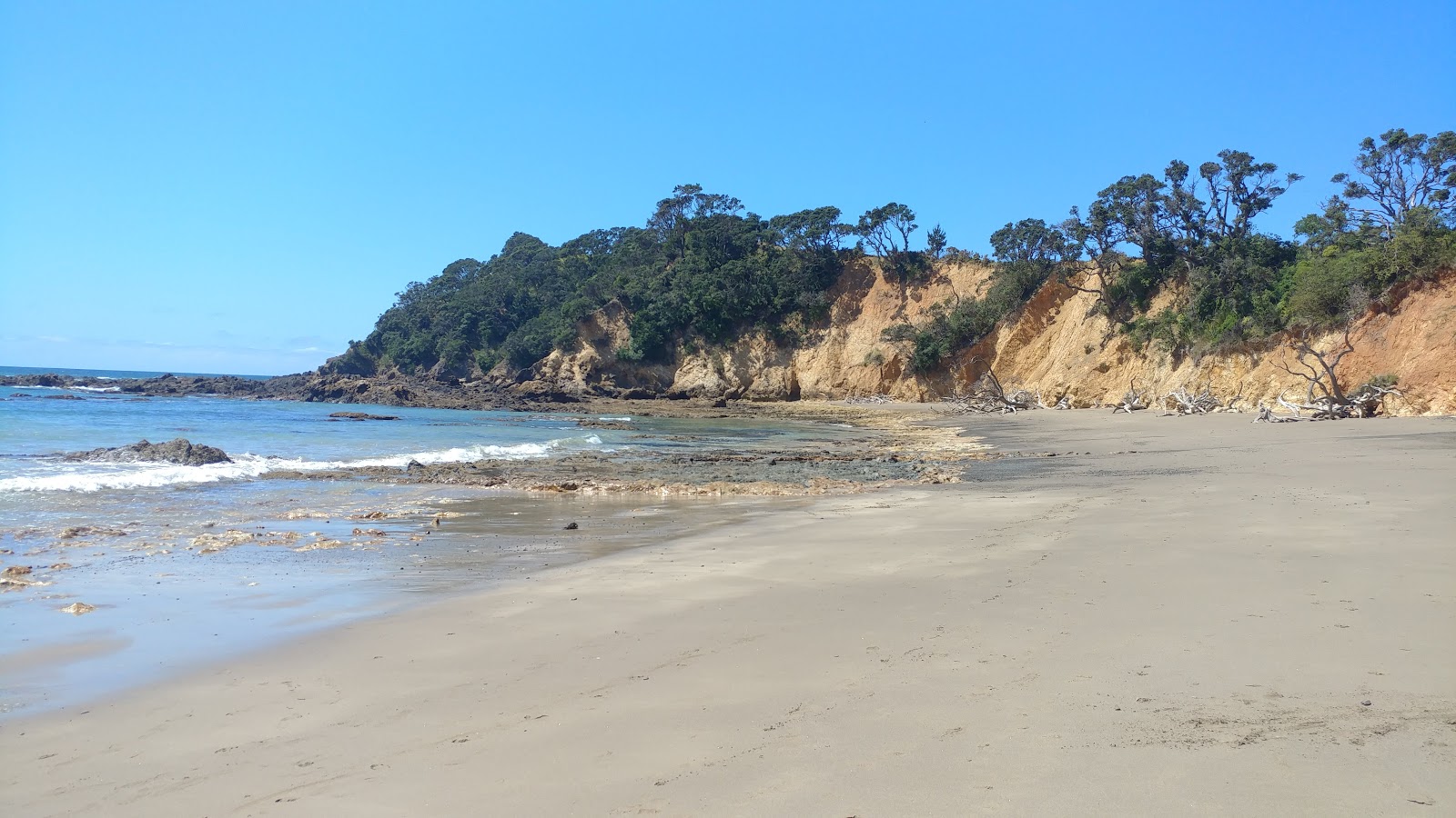 Foto af Huitau Bay Beach og bosættelsen