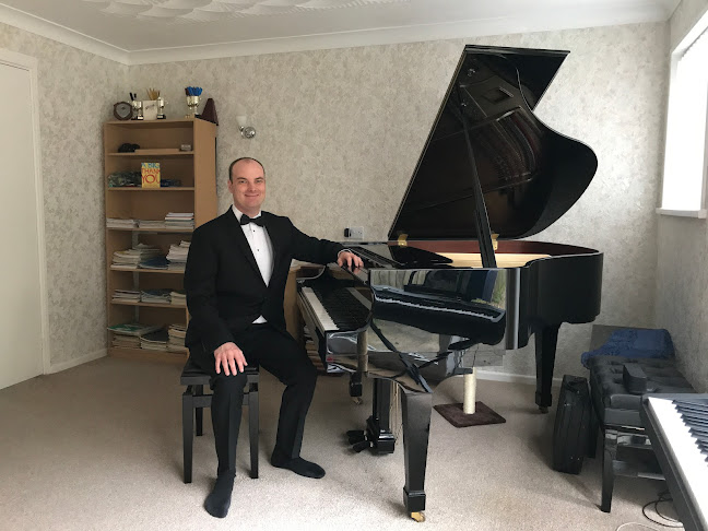 Comments and reviews of Gary Hawkins BMus (Hons) DipABRSM MISM - Piano Teacher / Pianist