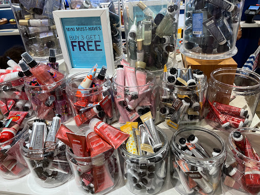 Shopping Mall «Lake Success Shopping Center», reviews and photos, 1526 Union Tpke, New Hyde Park, NY 11040, USA