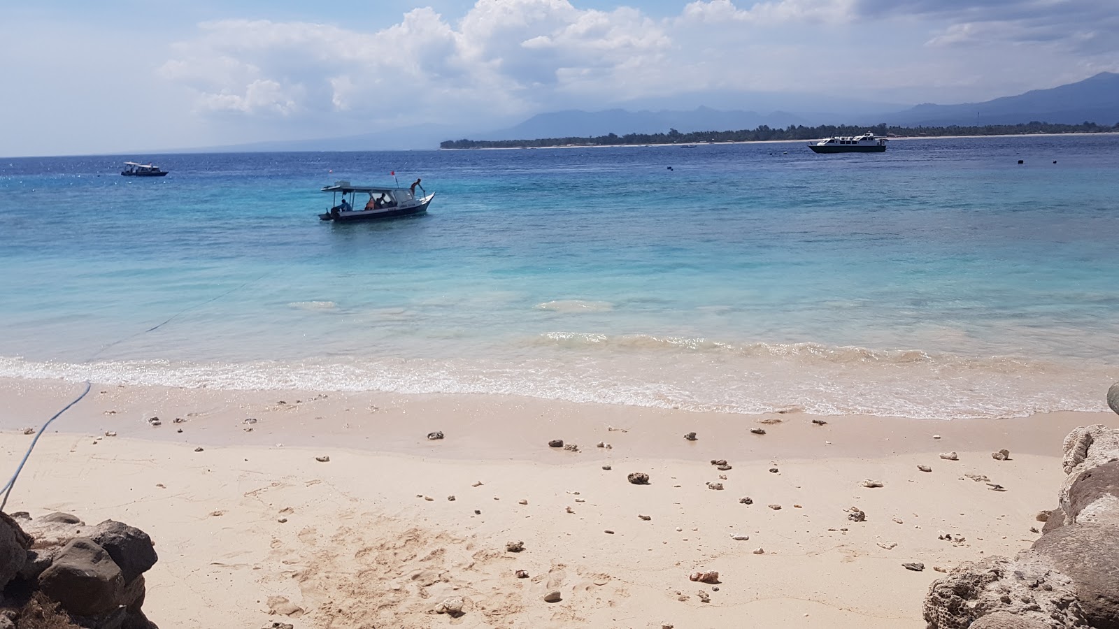 Fotografie cu Plaja Gili Meno - locul popular printre cunoscătorii de relaxare