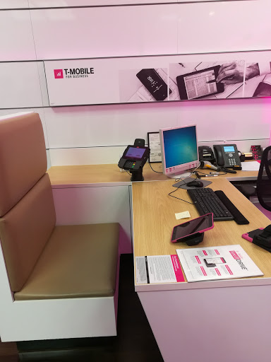 Cell Phone Store «T-Mobile», reviews and photos, 595 Coleman Ave #40, San Jose, CA 95110, USA
