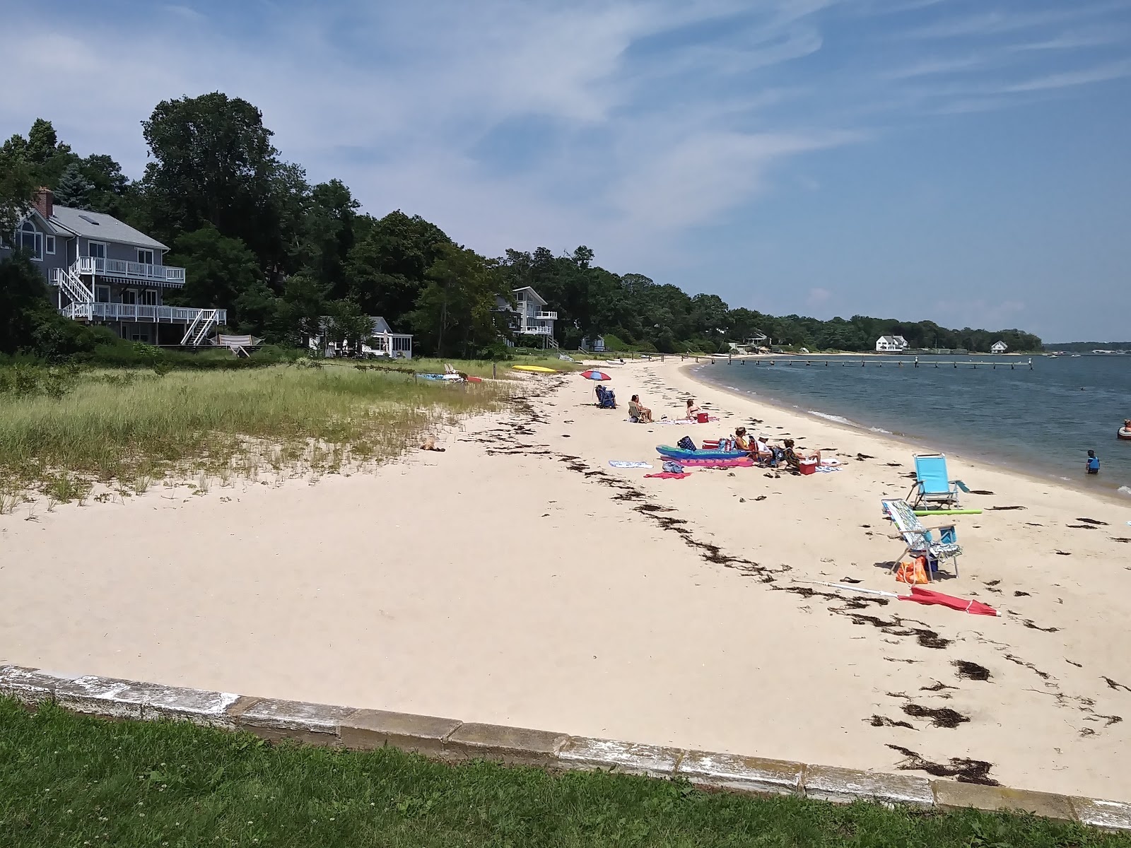 Foto von Southold Founders Beach mit beiger sand Oberfläche