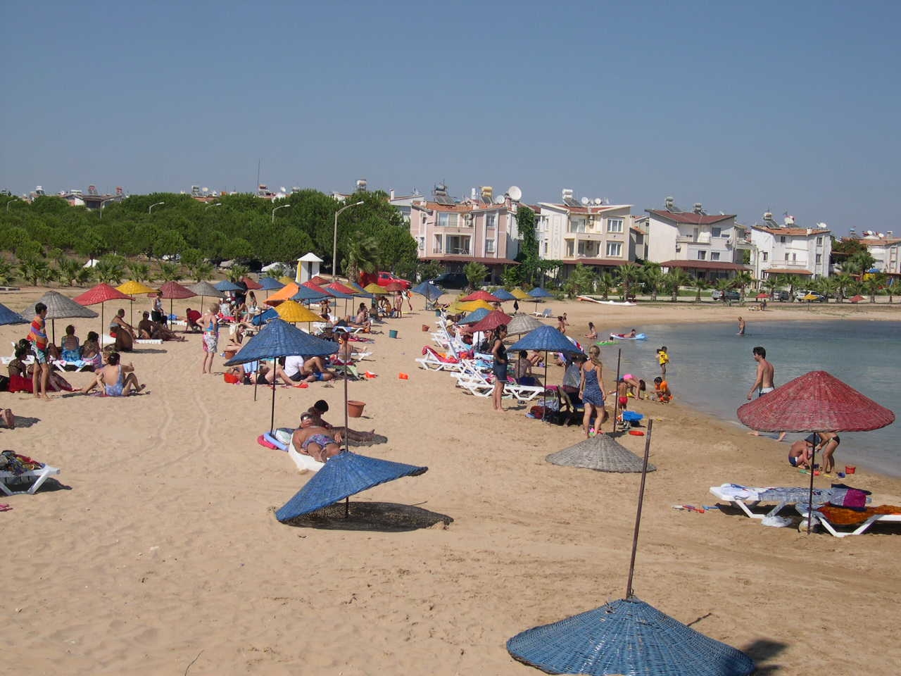 Foto di Yildirim beach con una superficie del sabbia marrone