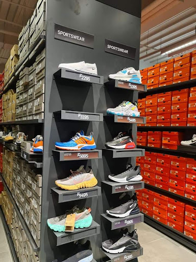 Sporting Goods Store «Nike Factory Store», reviews and photos, 5195 Factory Shops Blvd, Ellenton, FL 34222, USA
