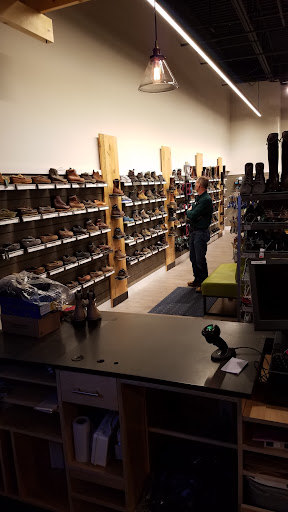 Clothing Store «L.L. Bean», reviews and photos, 25225 Cedar Rd, Lyndhurst, OH 44124, USA