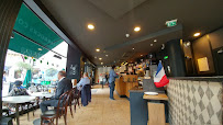 Atmosphère du Restaurant servant le petit-déjeuner Starbucks à Paris - n°7