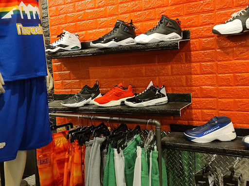 Shoe Store «Sole Street Shoes», reviews and photos, 716 16th St # 1, Denver, CO 80202, USA