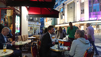 Atmosphère du Café Le Carrefour Café. à Paris - n°12