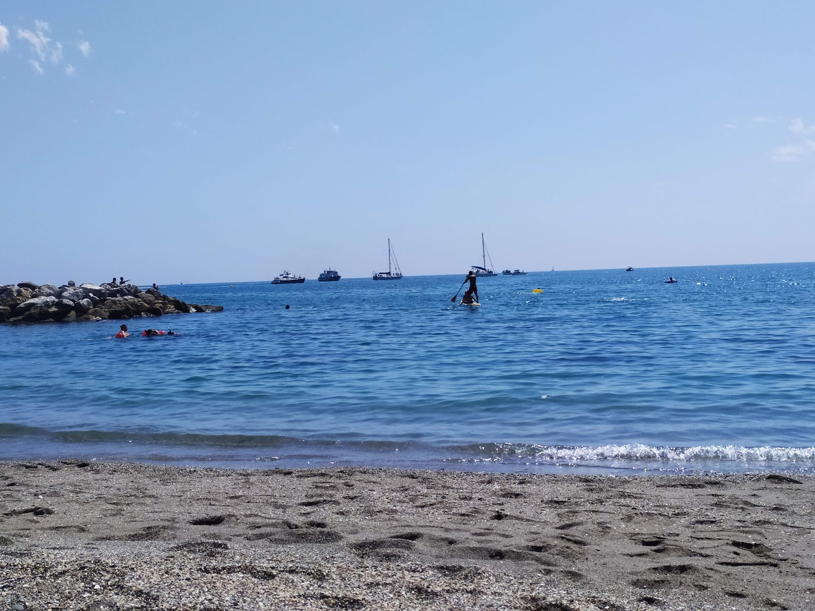 Foto von Playa Bonita und die siedlung