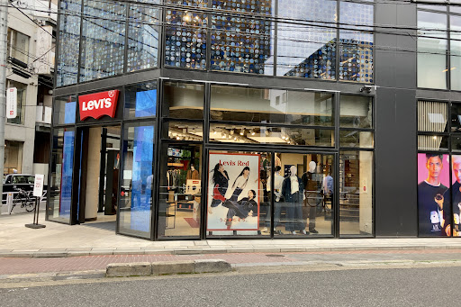 女性のデニムシャツを購入する店 東京