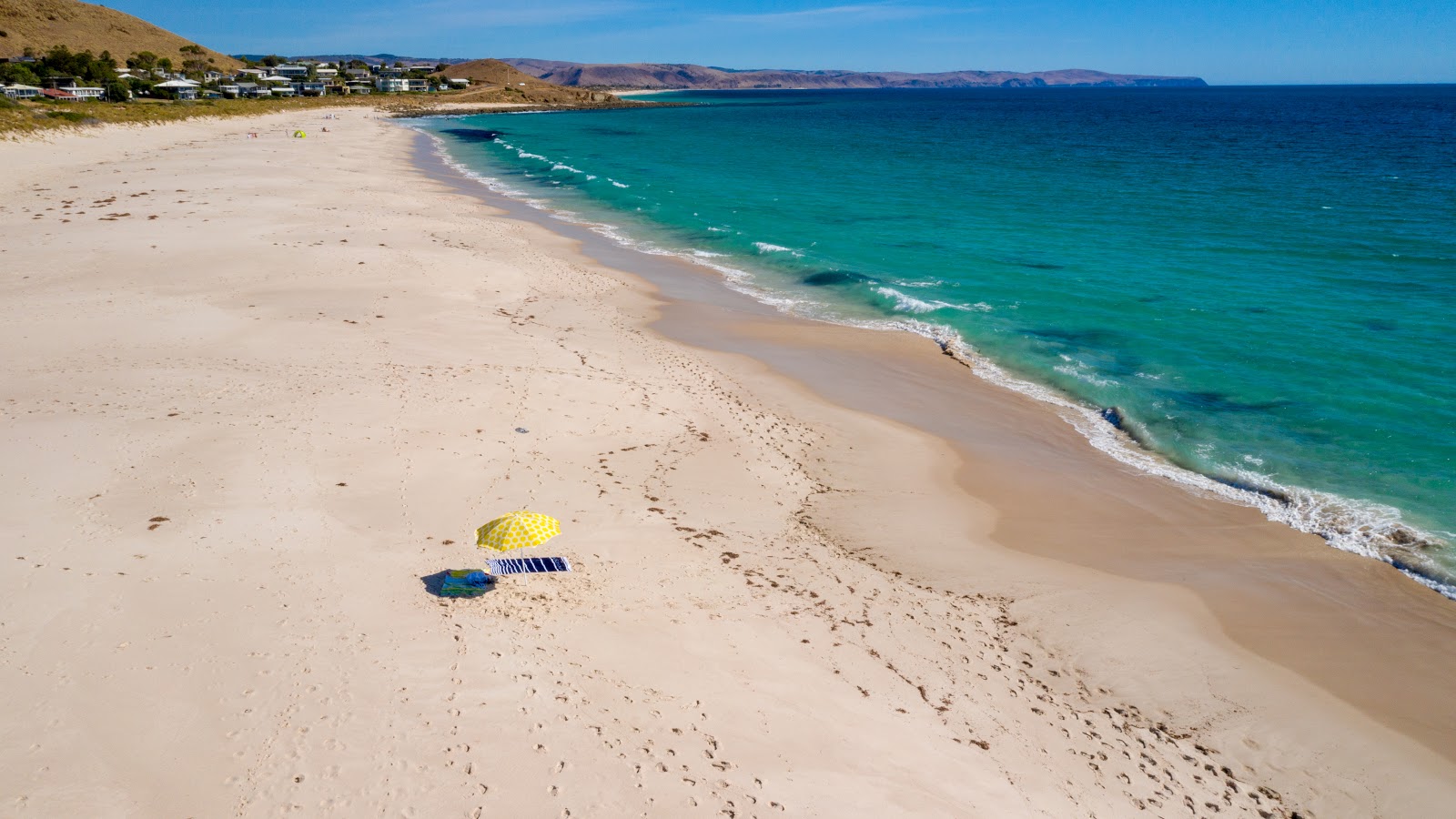 Foto di Carrickalinga North Bay con una superficie del sabbia beige