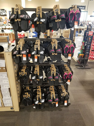 Shoe Store «DSW Designer Shoe Warehouse», reviews and photos, 9601 Skokie Blvd, Skokie, IL 60077, USA