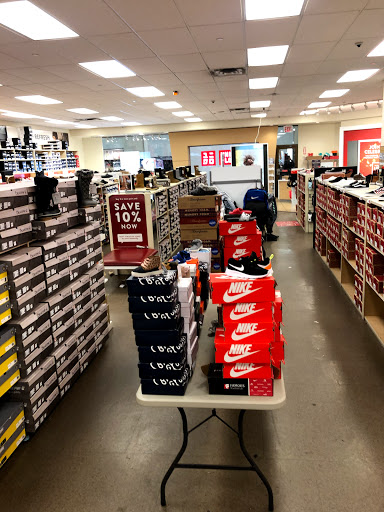 Shoe Store «Famous Footwear», reviews and photos, 40-24 College Point Blvd, Flushing, NY 11354, USA