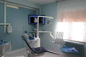 Teramed Srl - Studio dentistico, Implantologia e odontoiatria image