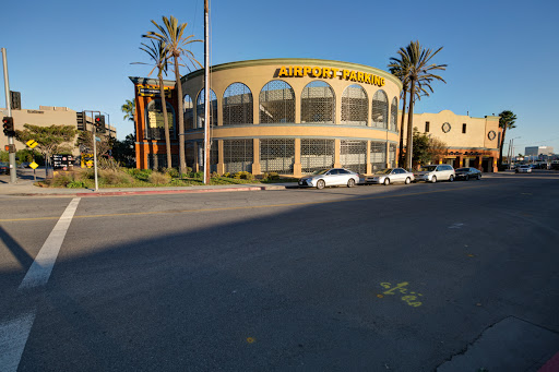 Parking space rentals in Los Angeles