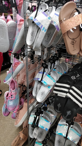 Variety Store «Five Below», reviews and photos, 1468 E Golf Rd, Schaumburg, IL 60173, USA