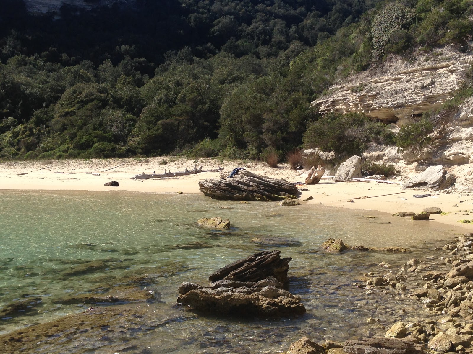 Photo of Plage de l'Arinella surrounded by mountains