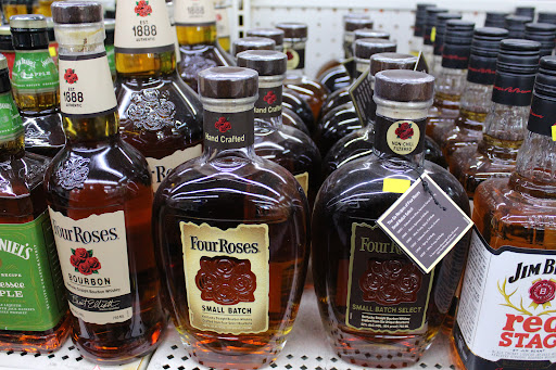 Liquor Store «Virginia Curve Liquor Store», reviews and photos, 856 Virginia Ave, Atlanta, GA 30354, USA