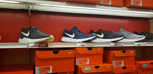 Shoe Store «Famous Footwear», reviews and photos, 2400 Preston Rd, Plano, TX 75093, USA