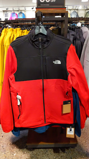 Clothing Store «The North Face Outlet», reviews and photos, 366 Nut Tree Rd, Vacaville, CA 95687, USA
