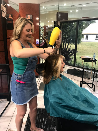 Beauty Salon «La Mirage Salon», reviews and photos, 3730 Tampa Rd, Palm Harbor, FL 34684, USA