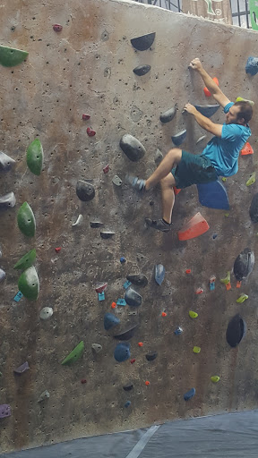 Rock Climbing Gym «Hangar 18 Indoor Climbing Gym - Riverside», reviews and photos, 6935 Arlington Ave, Riverside, CA 92503, USA