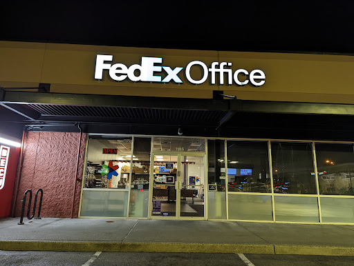 FedEx Office Print & Ship Center, 1145 N 205th St, Shoreline, WA 98133, USA, 