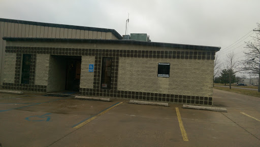 Auto Body Shop «Roberts Paint & Body Inc», reviews and photos, 610 E Industrial Dr, Chelsea, MI 48118, USA