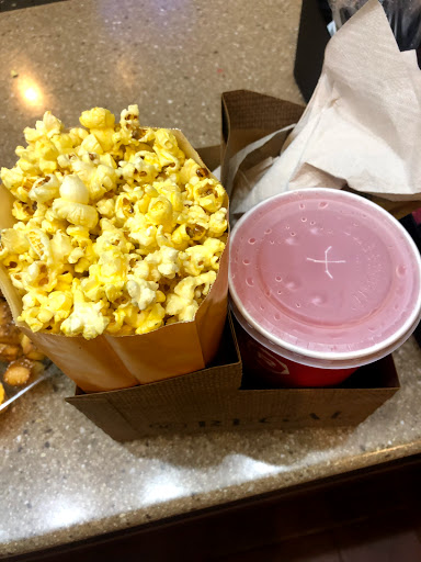 Movie Theater «Regal Cinemas Moorestown Mall 12 & RPX», reviews and photos, 400 NJ-38, Moorestown, NJ 08057, USA
