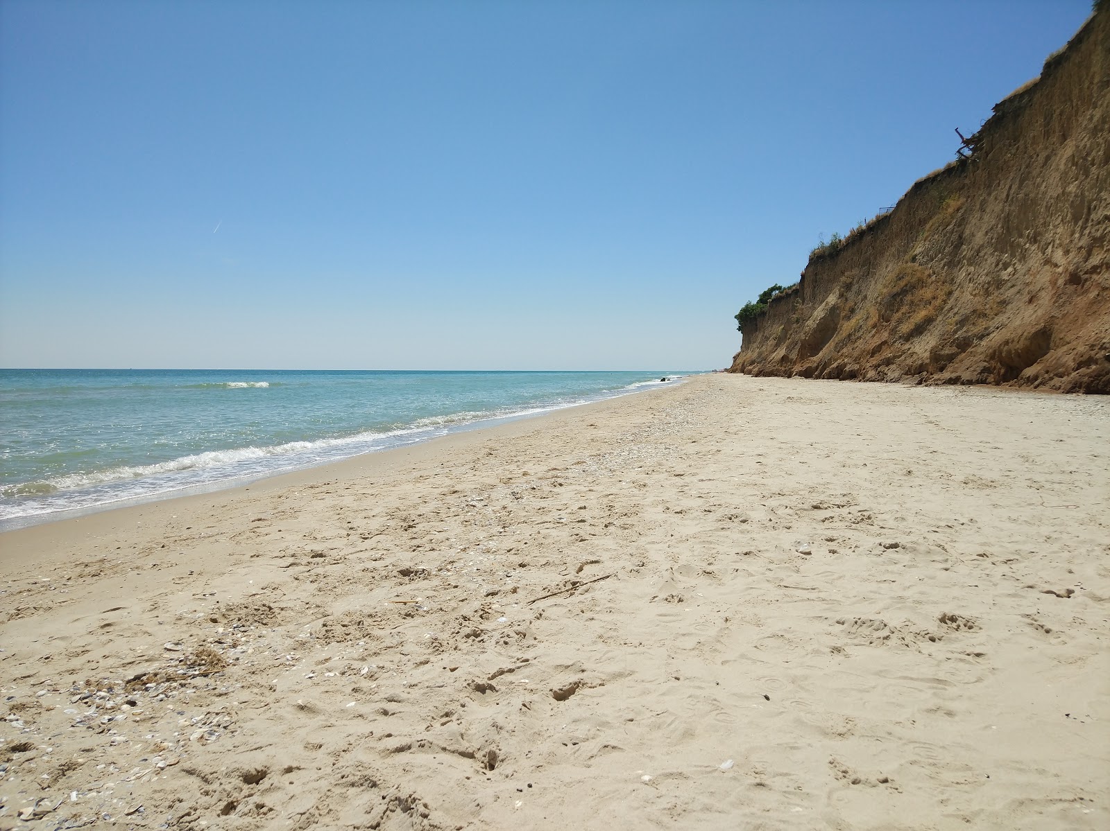 Foto von Plyazh Lebedivka mit langer gerader strand