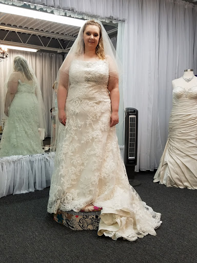 Bridal Shop «Divas Closet Bridal Boutique», reviews and photos, 1034 Merriam Ln, Kansas City, KS 66103, USA