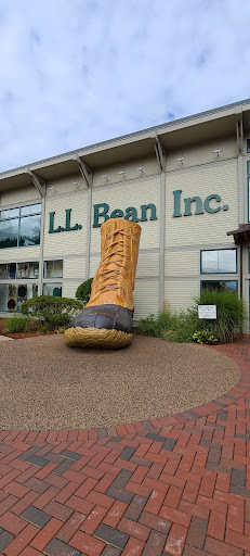 Clothing Store «L.L. Bean Outlet», reviews and photos, 1 Freeport Village Station, Freeport, ME 04033, USA