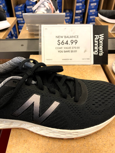 Shoe Store «DSW Designer Shoe Warehouse», reviews and photos, 300 E Colorado Blvd #250, Pasadena, CA 91101, USA