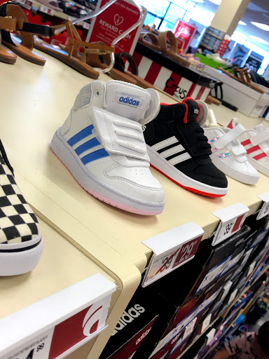 Shoe Store «Famous Footwear», reviews and photos, 1309 S Park St, Carrollton, GA 30117, USA