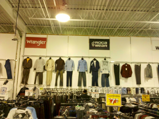 Uniform Store «Scrub Pro Uniforms & Alko Clothing Outlet», reviews and photos, 8801 Kelso Dr, Baltimore, MD 21221, USA