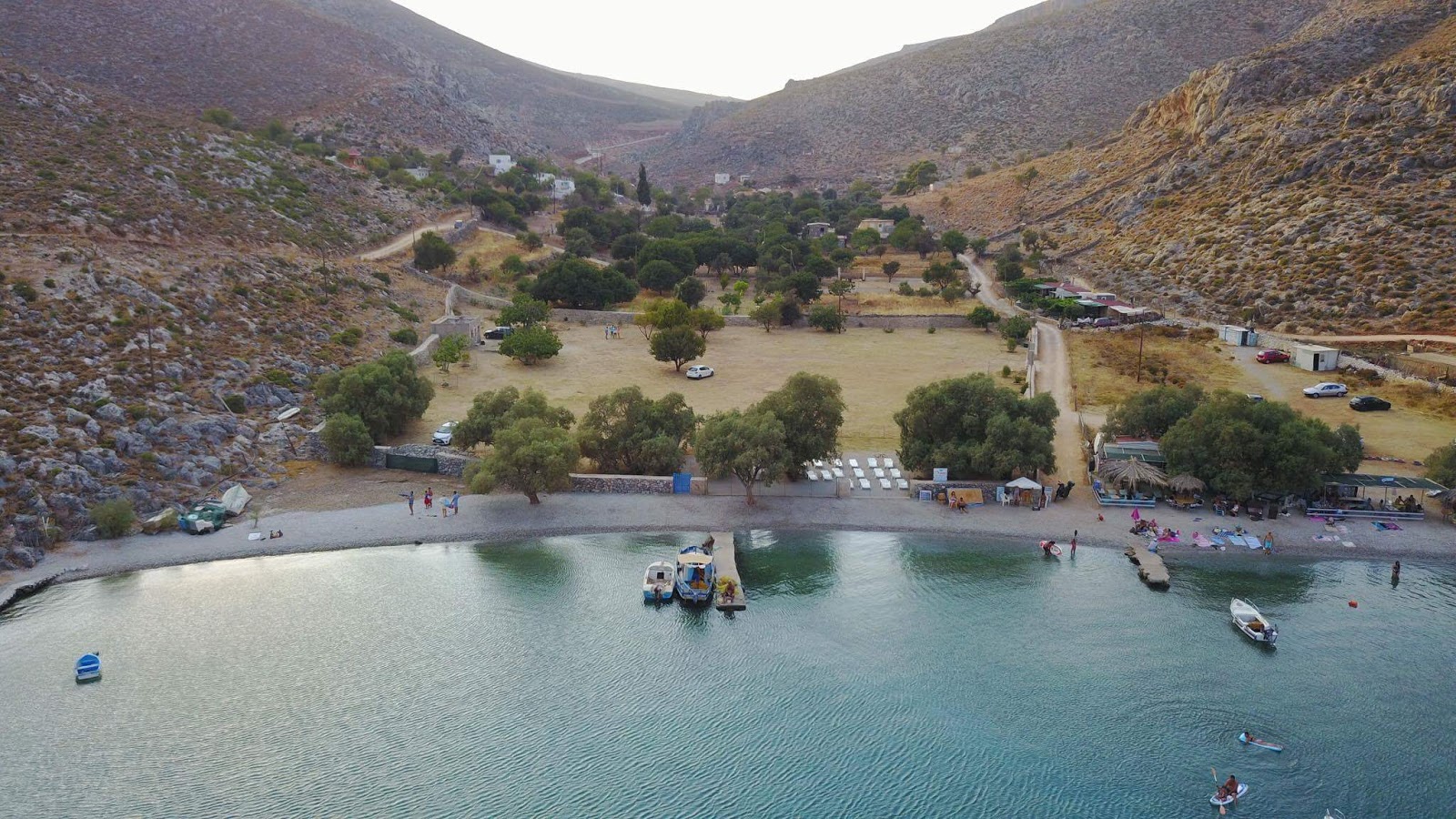 Sykati V'in fotoğrafı uçurumlarla desteklenmiş