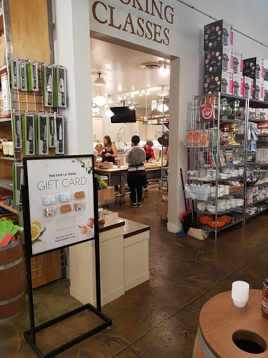 Shopping Mall «River Oaks Shopping Center», reviews and photos, 1964 W Gray St, Houston, TX 77019, USA