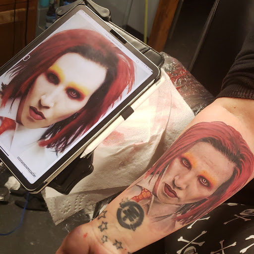 Tattoo Shop «Absolute Tattoo», reviews and photos, 1212 S Kansas Ave, Topeka, KS 66612, USA