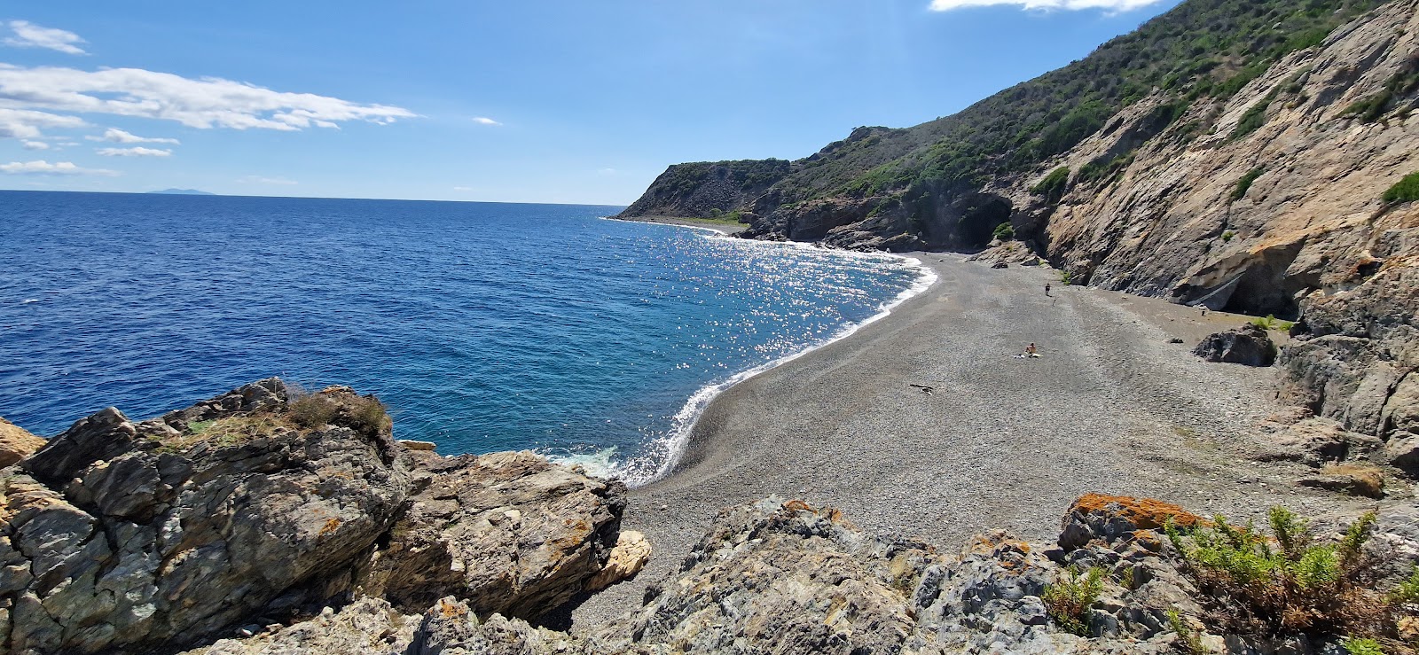 Foto van Spiaggia del Ginepro met hoog niveau van netheid