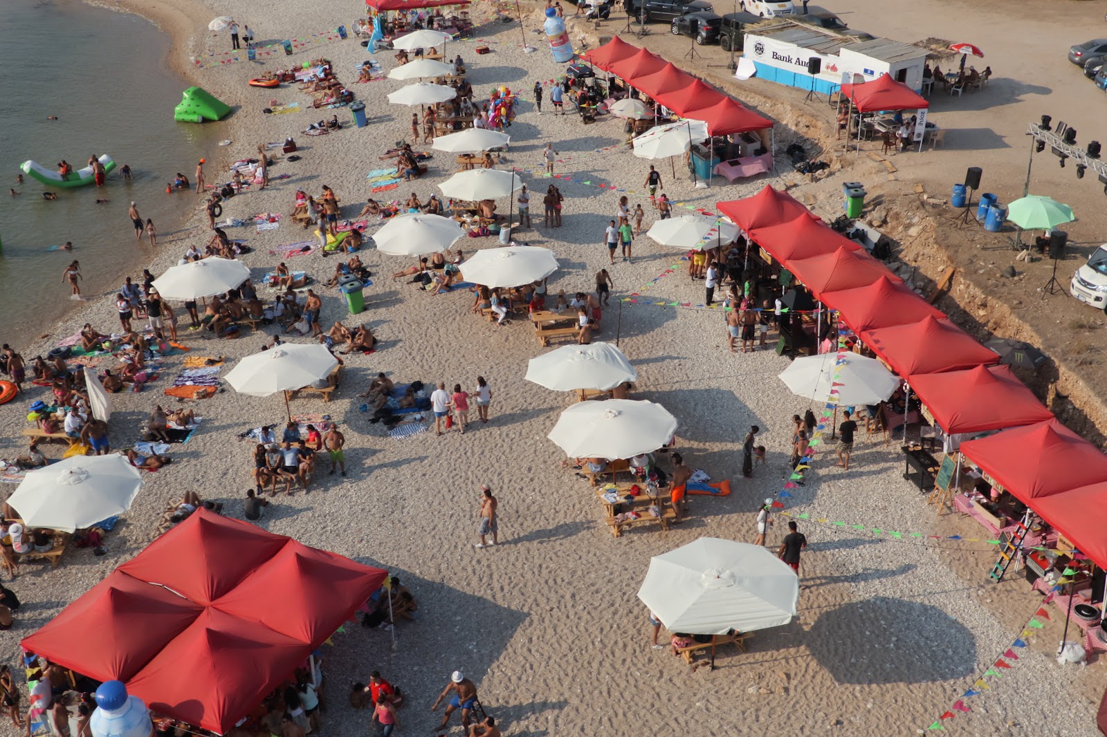 Φωτογραφία του Zireh Beach με ευρύχωρος κόλπος