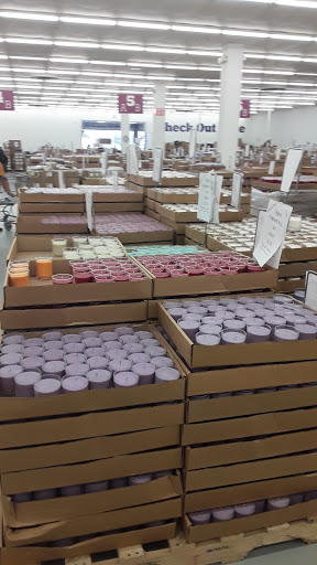 Candle Store «Factory Direct Candles», reviews and photos, 6252 Glenway Ave # A, Cincinnati, OH 45211, USA