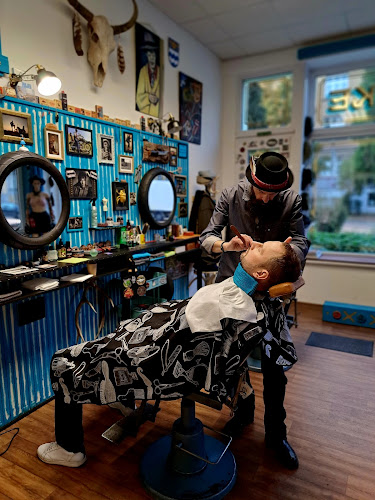 Luke-holič z garáže - Holičství