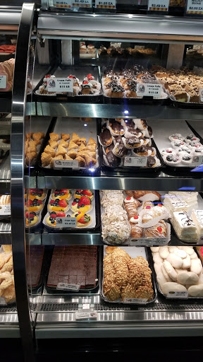 Shopping Mall «Lake Success Shopping Center», reviews and photos, 1526 Union Tpke, New Hyde Park, NY 11040, USA