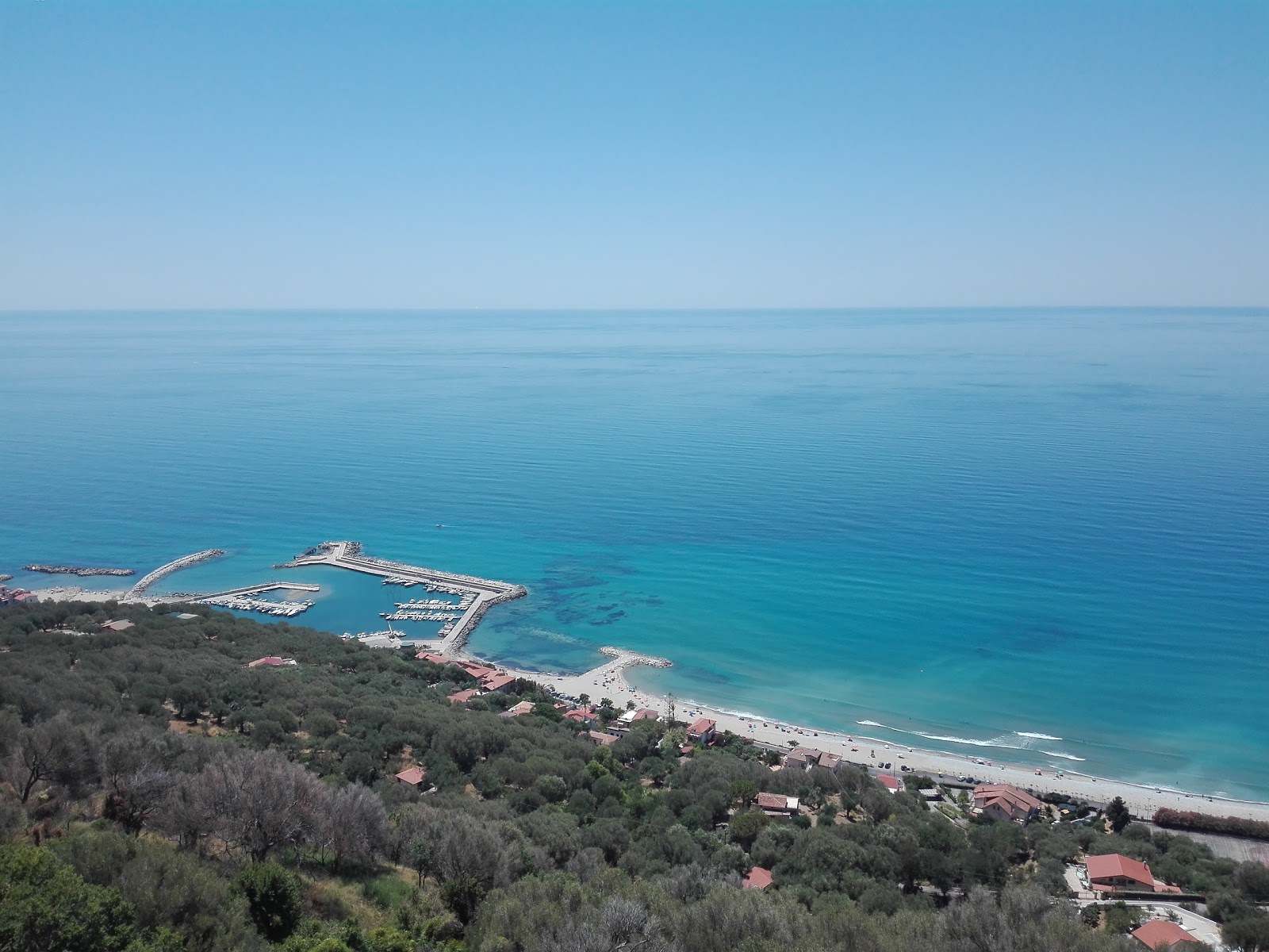 Festa beach的照片 带有蓝色的水表面