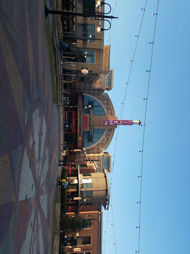 Movie Theater «AMC DINE-IN Southlands 16», reviews and photos, 23955 E Plaza Ave, Aurora, CO 80016, USA