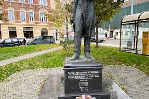 Statue of Taras Shevchenko, Smíchov image