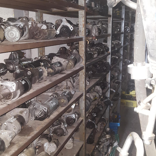 Photo 2 - Cedric Pieces Autos