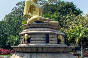 Viharamaha Devi Park Buddha Statue image